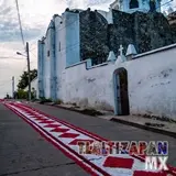 Alfombra de aserrín al lado del convento de Tlaltizapán