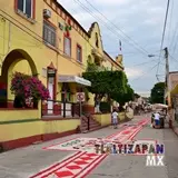 Tapetes enfrente de la presidencia.