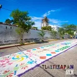 Tapete sobre la calle Leona Vicario