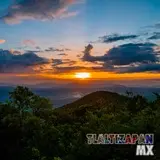 El sol aparece, amanecer visto desde el cerro Santa María.