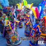 Grupo de chinelos disfrutando del Carnaval de Alejandra