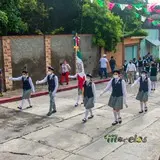 Escolta a la bandera de la secundaria Lázaro Cárdenas.