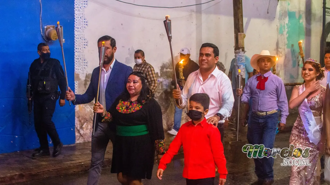 Presidente Gabriel Moreno Bruno recorrido nocturno del 15 de septiembre.