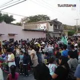 Cada vez más gente llena las calles de Tlaltizapán en el carnaval 2006