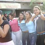 Las personas disfrutando del comienzo de carnaval 2006