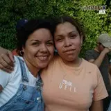 Amigas tomandose la foto del recuerdo 2006