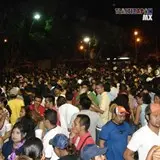 Zócalo lleno de personas que disfrutan del carnaval 2006