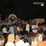 Zócalo lleno de personas que disfrutan del carnaval 2006