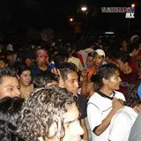Zócalo lleno de personas que disfrutan del carnaval 2006