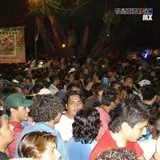 Zócalo lleno de personas que disfrutan del carnaval 2006