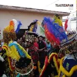 Multiples sombreros de chinelo se distinguen al compas de la danza