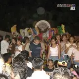 En el teatro del pueblo , también suben para continuar del carnaval