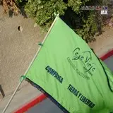 Las banderas son un símbolo de identidad en carnaval