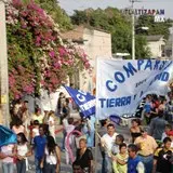 Las banderas son un símbolo de identidad en carnaval