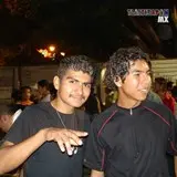 Amigos con la actitud carnavalera