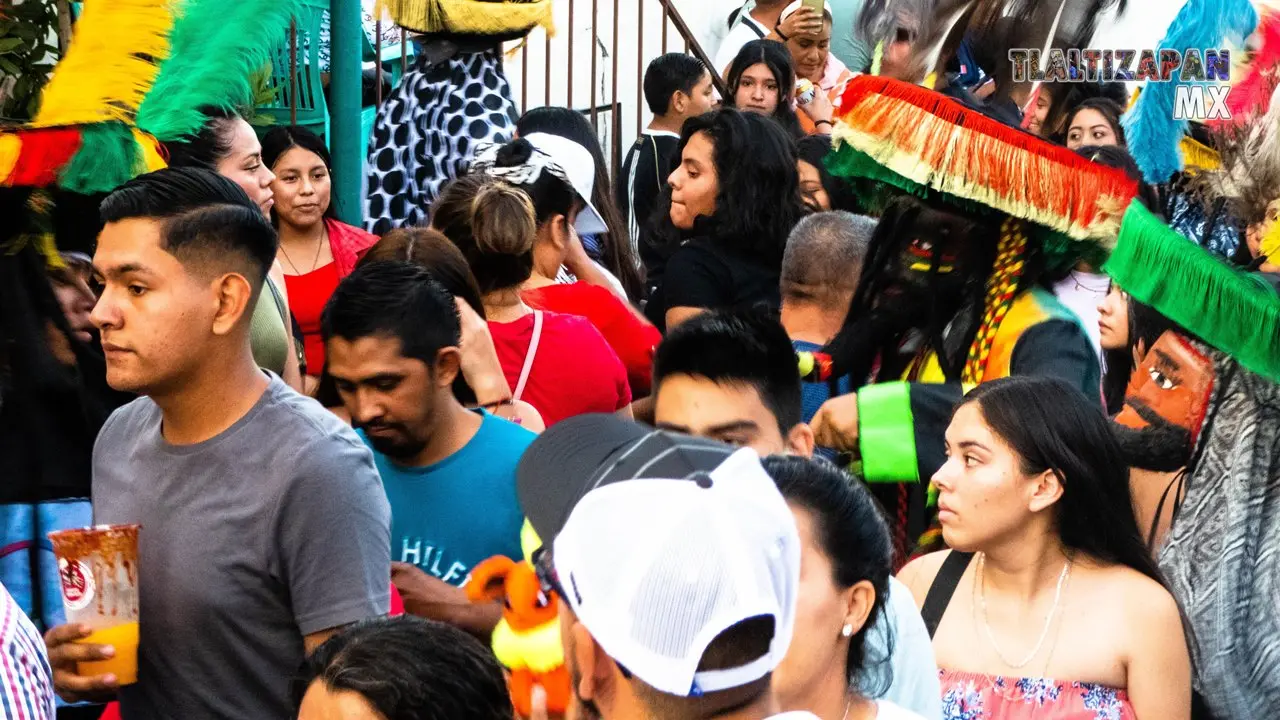 El convite de Tlaltizapán durante recorrido del brinco de chinelo.