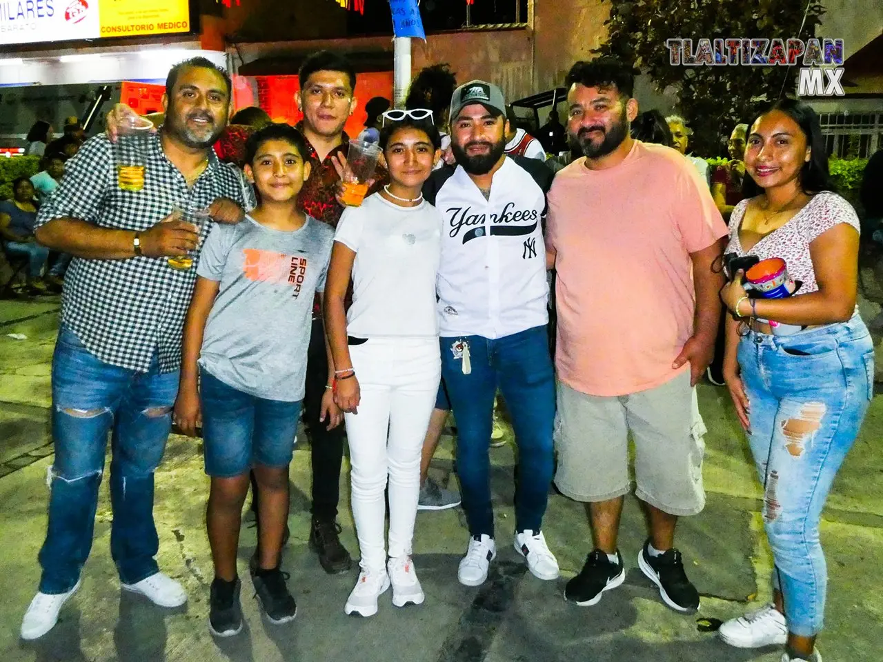 Noche familiar en el centro de Tlaltizapán.