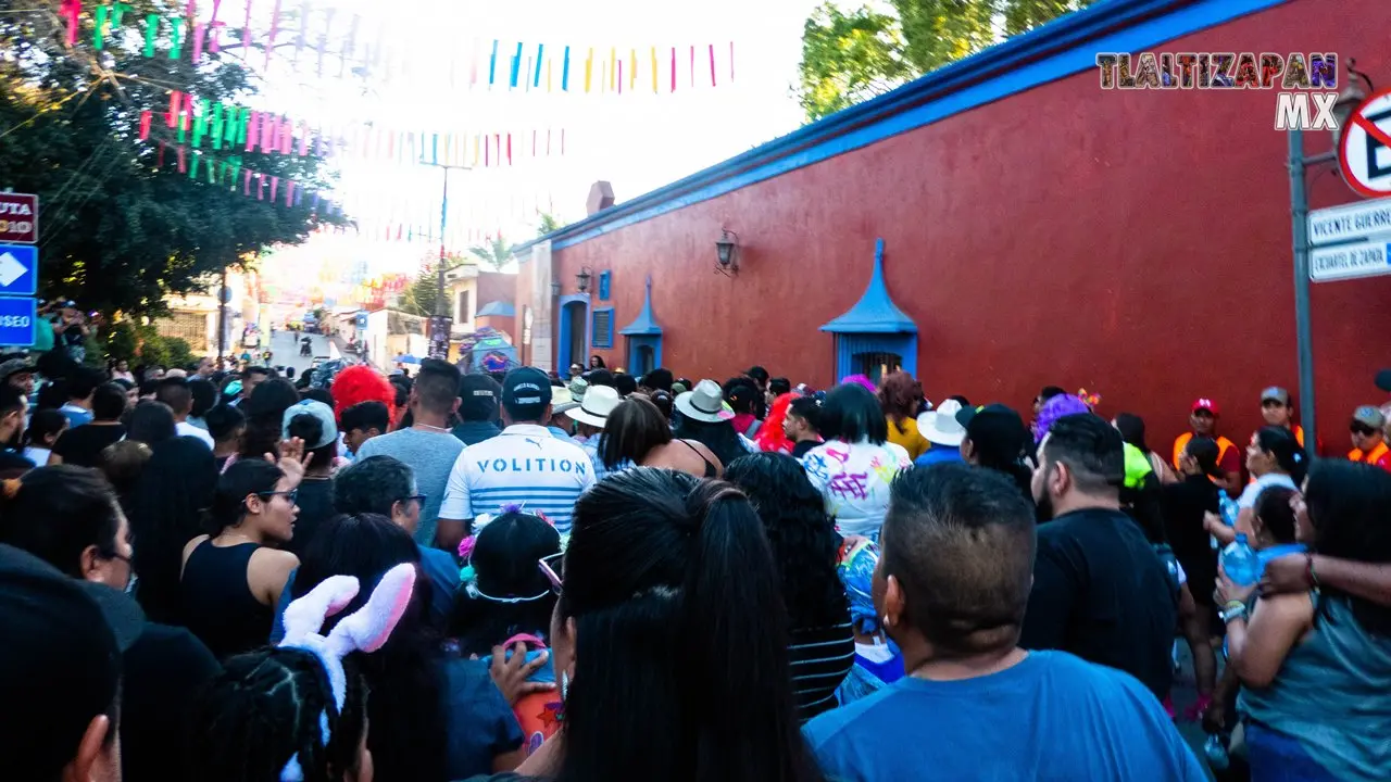 Calle Vicente Guerrero el jueves de carnaval en Tlaltizapán.