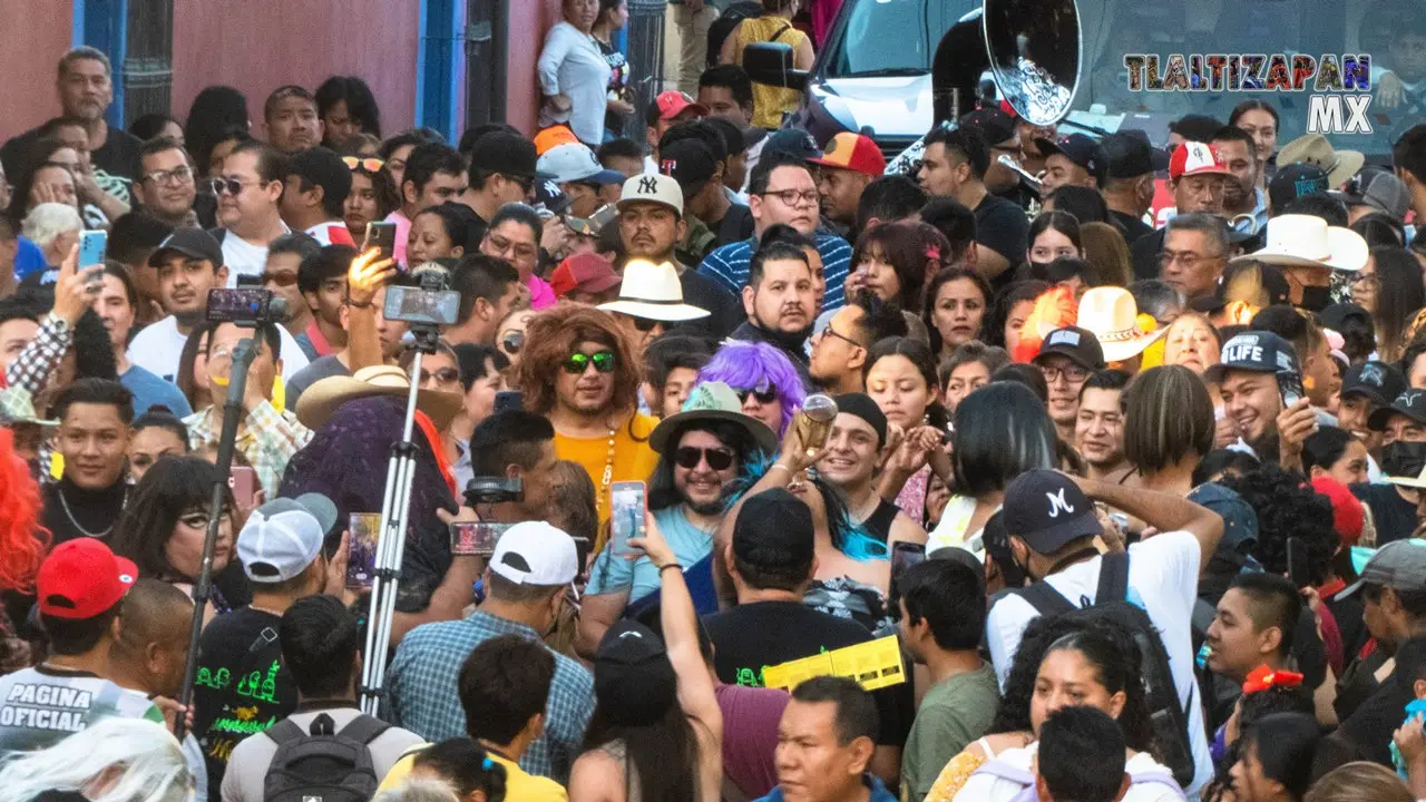 Las viudas en el recorrido del jueves de carnaval en Tlaltizapán 2023.