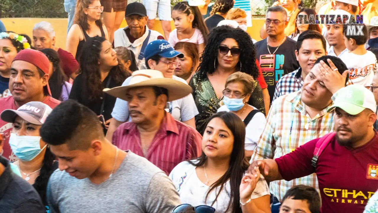 Recorrido de las viudas el jueves de carnaval en Tlaltizapán.