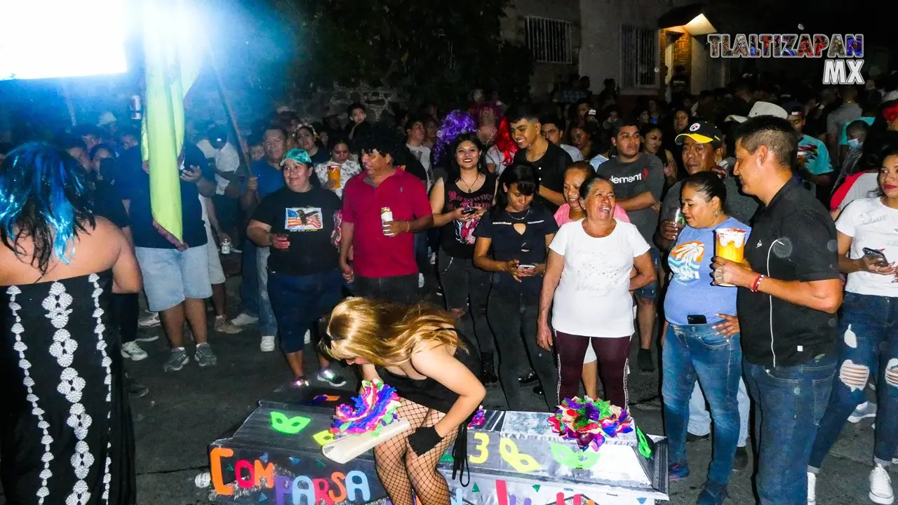 Recorrido de las viudas el jueves de carnaval en Tlaltizapán.