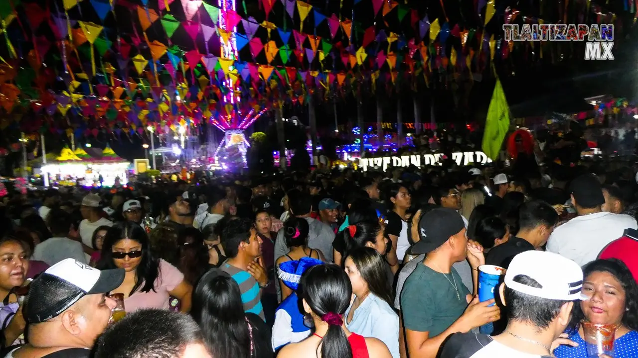 Centro de Tlaltizapán el jueves de carnaval 2023.