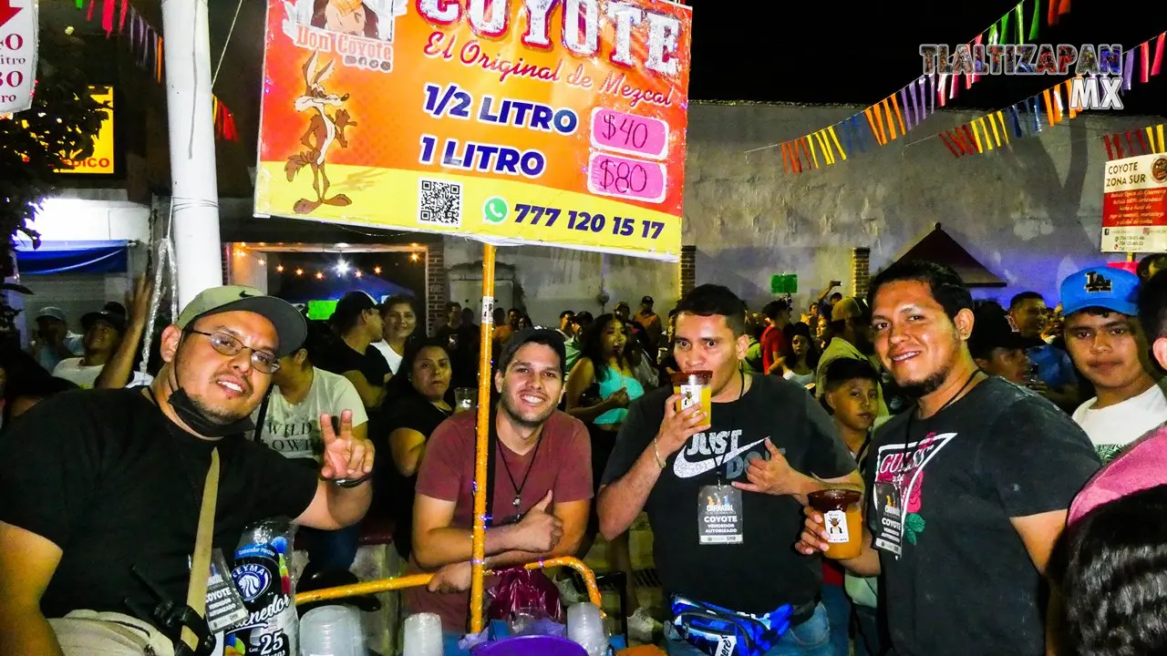 Los amigos de Don Coyote en el centro de Tlaltizapán.