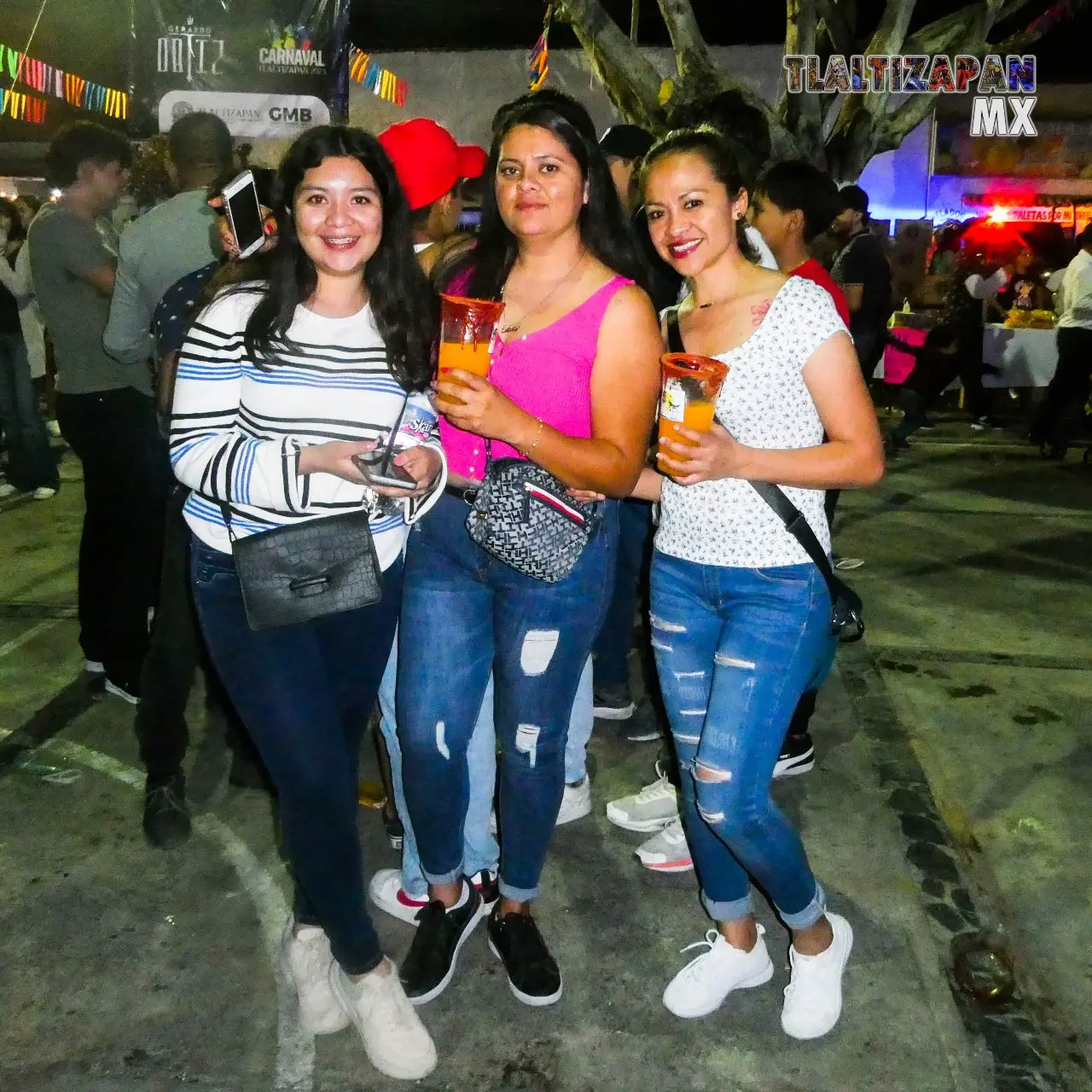 Zócalo durante el jueves de carnaval en Tlaltizapán.