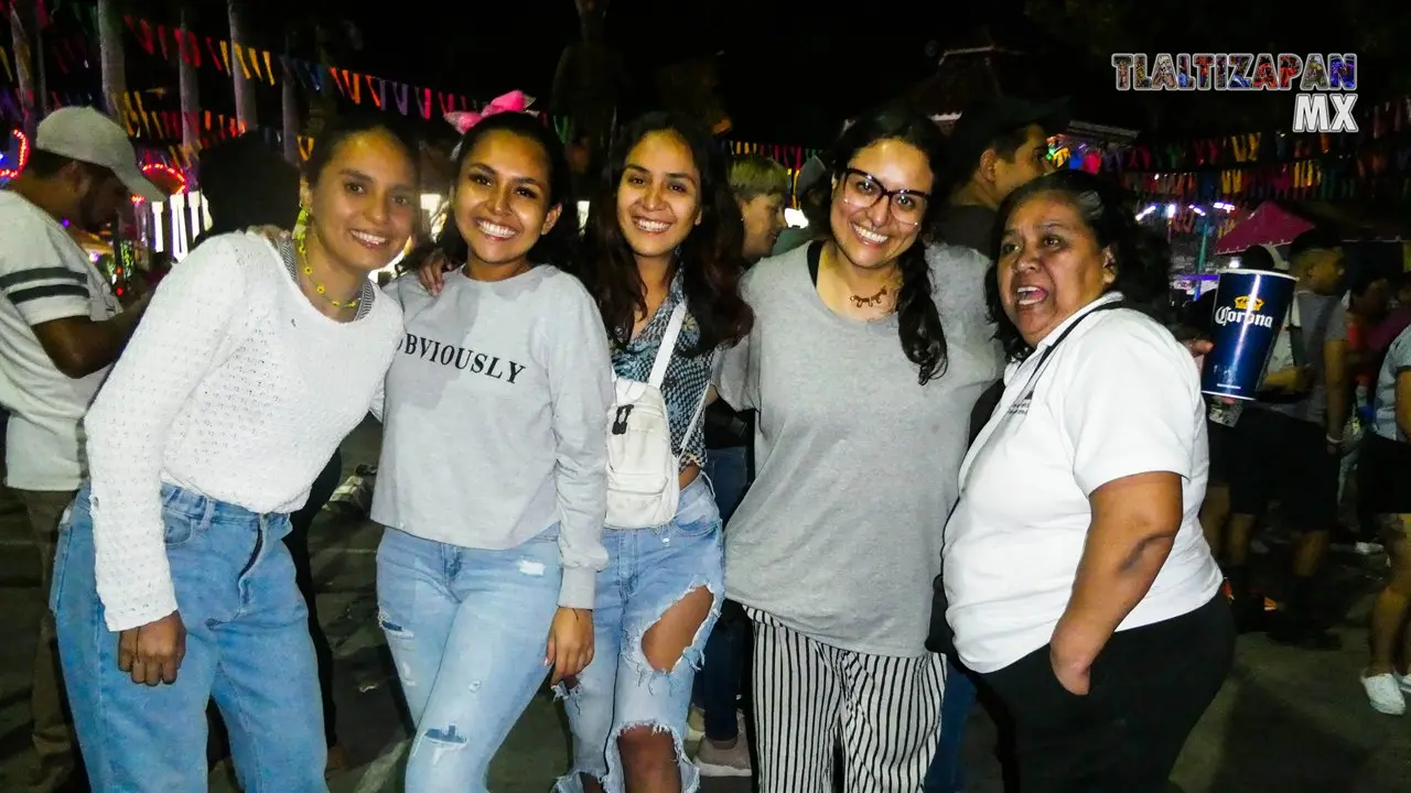 En el centro de Tlaltizapán la noche del jueves de carnaval.