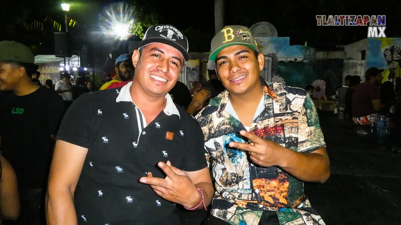 En el centro de Tlaltizapán la noche del jueves de carnaval.