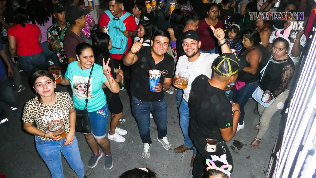 Saludos de la familia carnavalera.