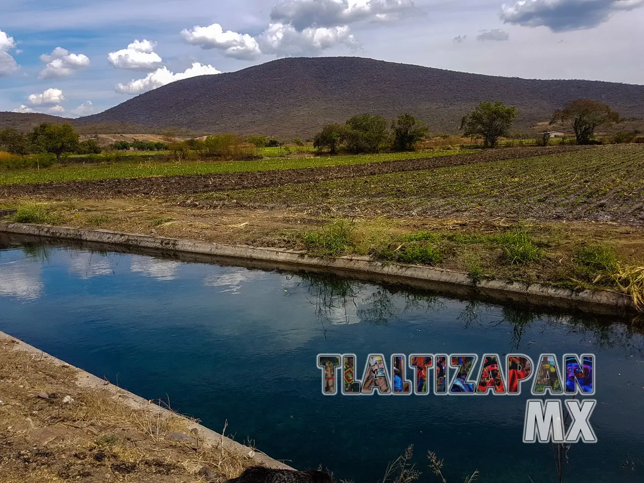 Un lindo paisaje del canal de Tlaltizapán y cerro de Temilpa.