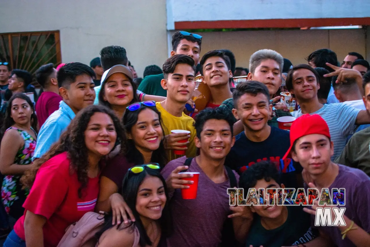 Muchos amigos se reúnen en carnaval