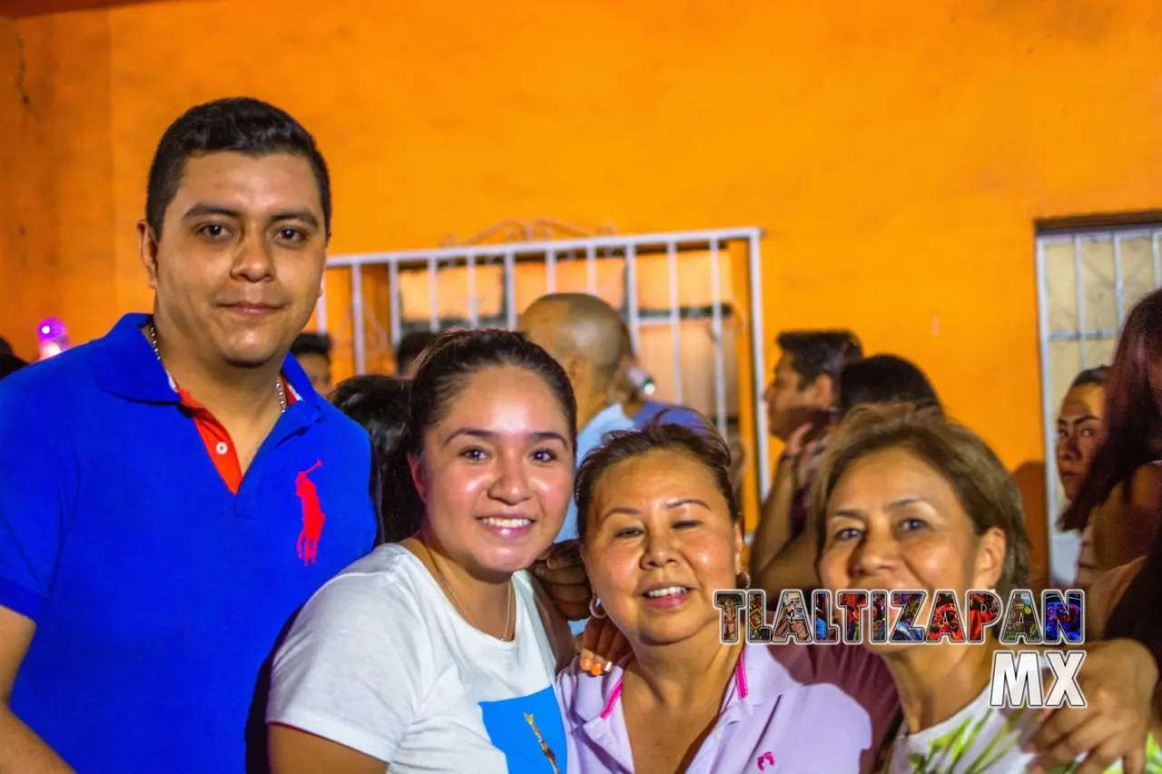 Familias se reúnen para pasar una linda tarde llena de festividad