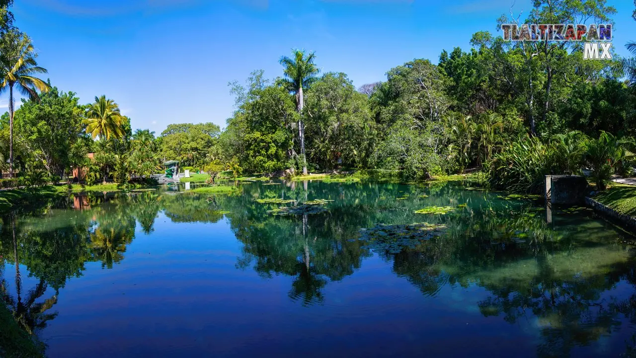 Lago azul del balneario Santa Isabel de Tlaltizapán, Morelos