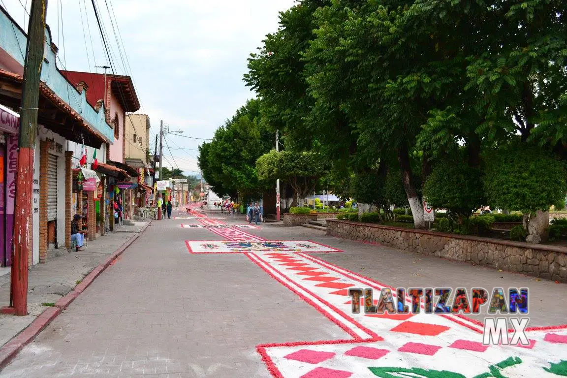 Tapetes calle Hidalgo sur en el centro de Tlaltizapán Morelos.