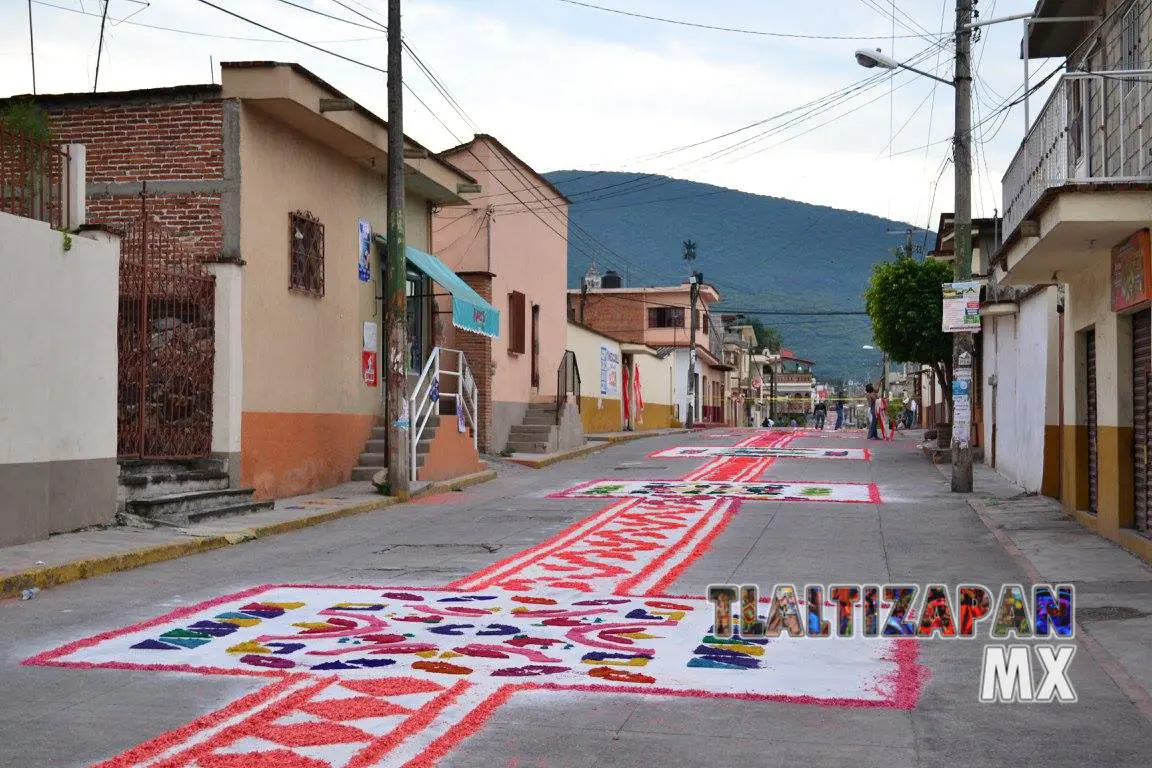 Tapetes sobre las calles de Tlaltizapán Morelos.