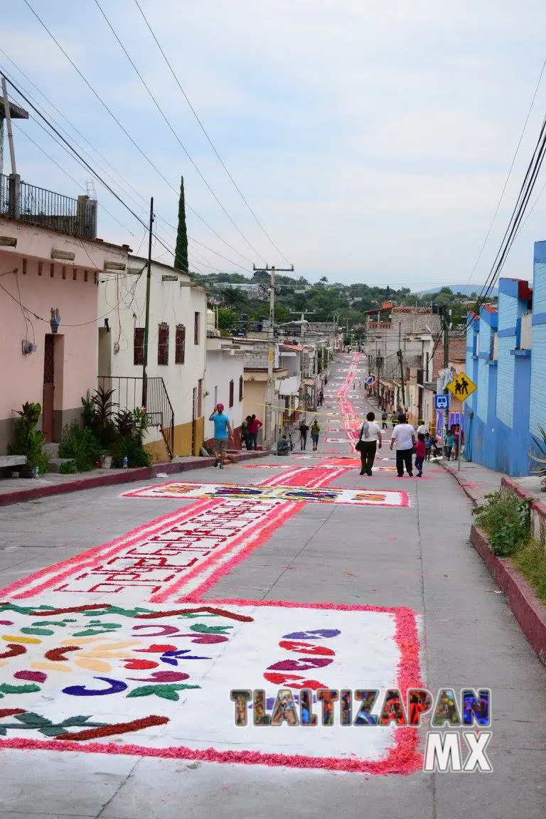 Los tapetes en Tlaltizapán sobre la calle Vicente Guerrero.