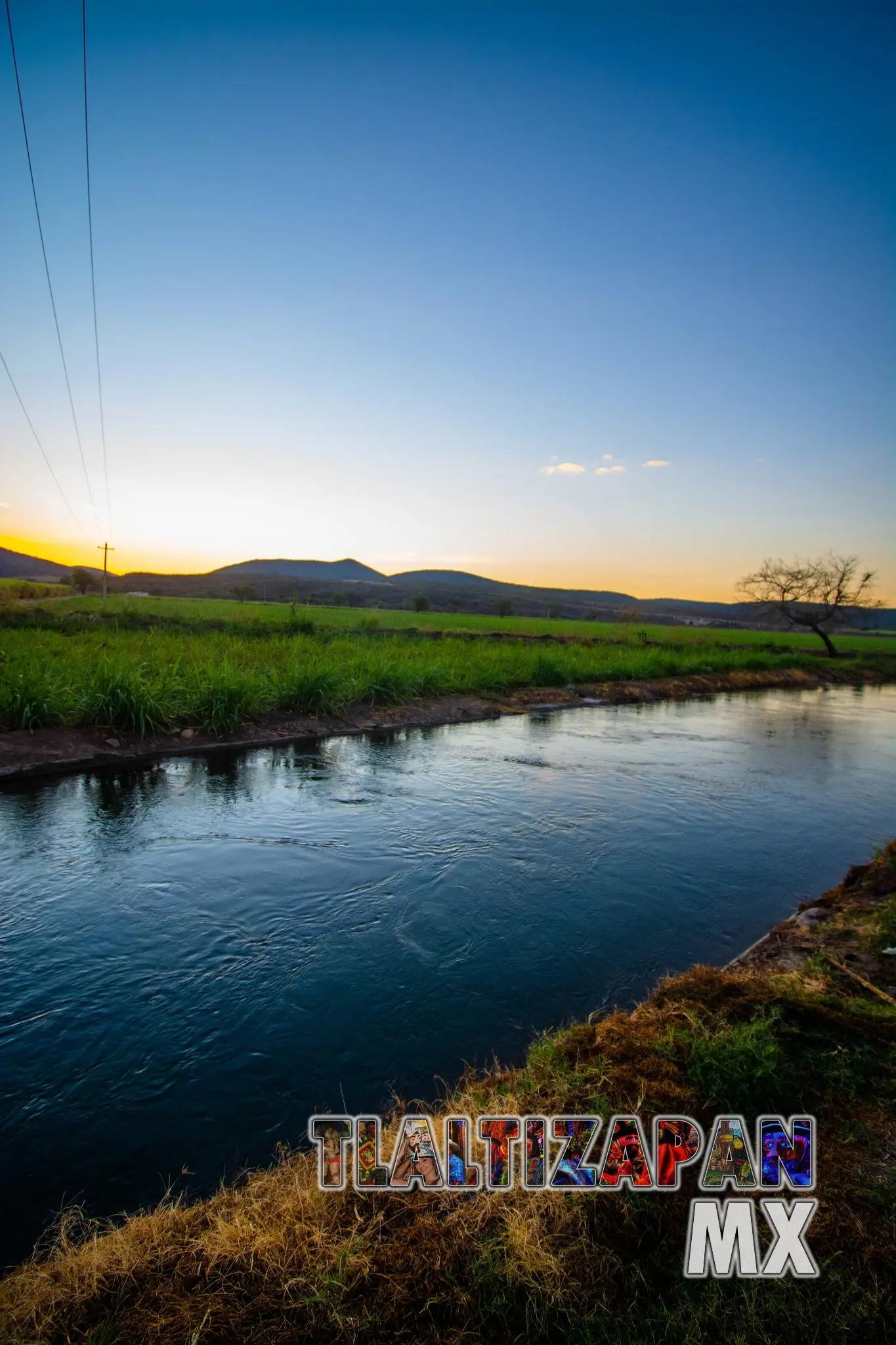 Amanecer en el canal de Tlaltizapán, Morelos, México