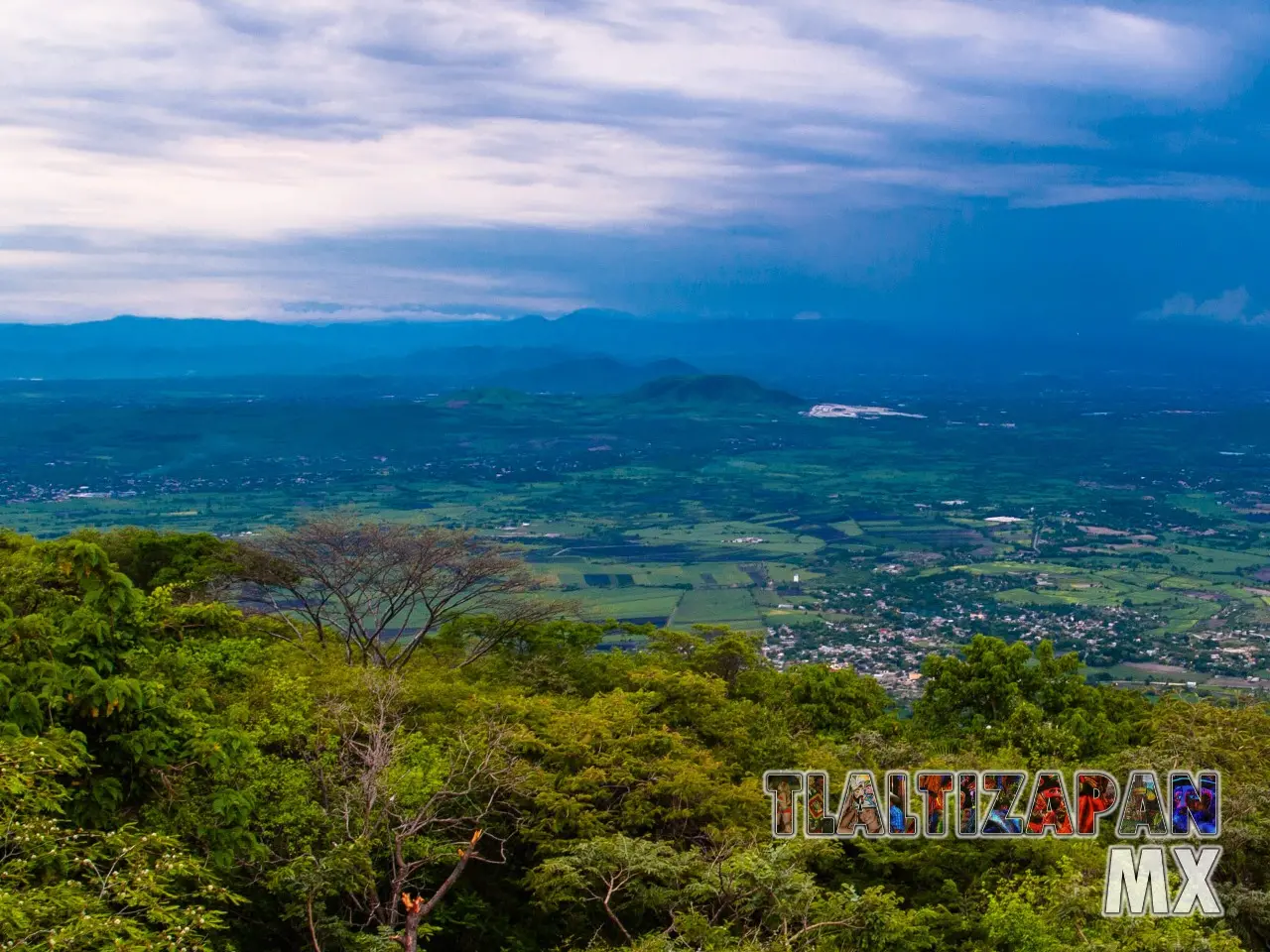 Paisaje de la zona sur de Morelos visto desde el cerro Santa María