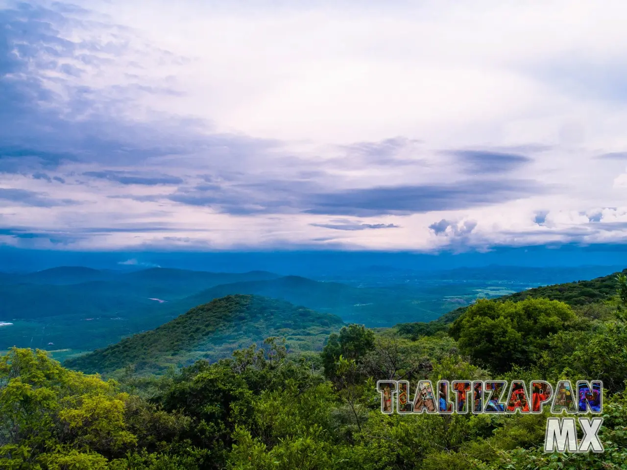 Desde el cerro Santa María en un atardecer nublado