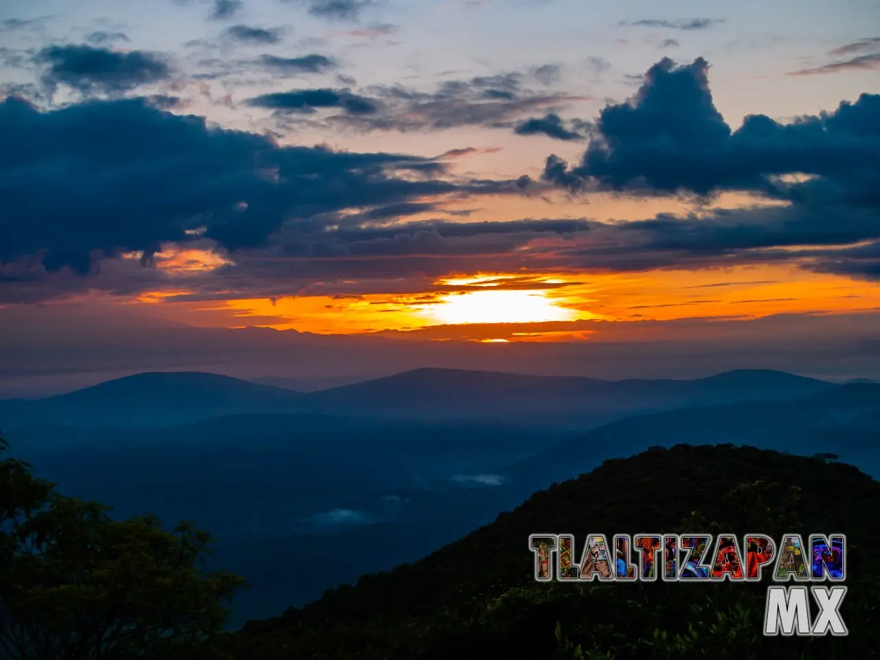 Amanecer visto desde la cima del cerro Santa María