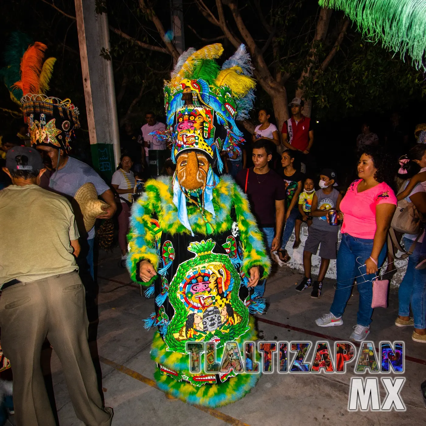 Chinelo azteca en el Carnaval de Alejandra