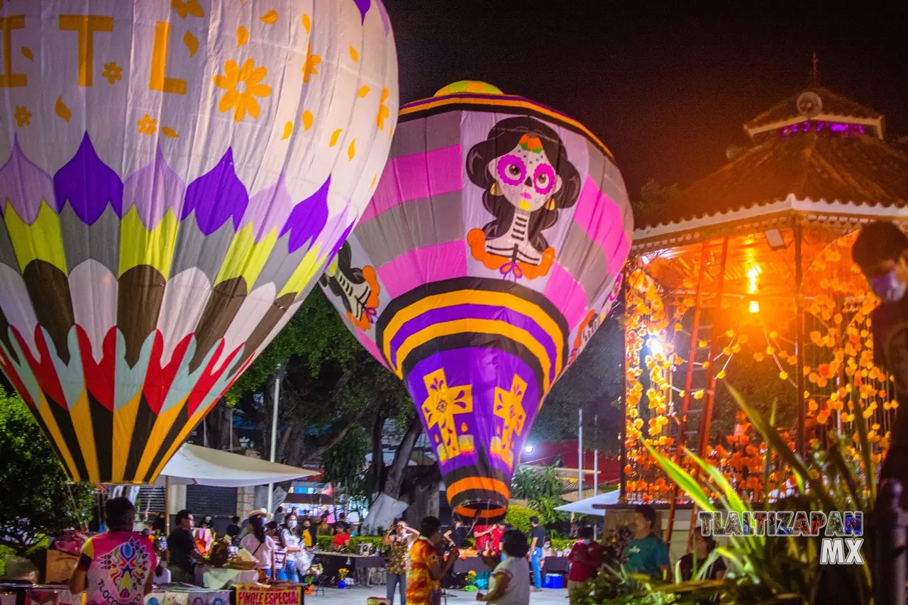 Globos en el festival del pan de muerto.