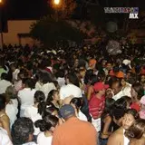 Zócalo lleno de personas que disfrutan del carnaval 2006