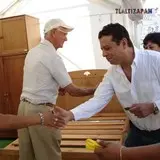 El presidente en turno dando la bienvenida a los artesanos en la feria