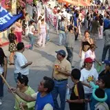 Las banderas son un símbolo de identidad en carnaval