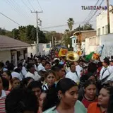 Las calles de Tlaltizapán ya repletas de gente en carnaval