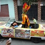 En el Carnaval de Tlaltizapán, los carros alegóricos de los balnearios y comercios añaden una dimensión extra de color y creatividad al desfile.