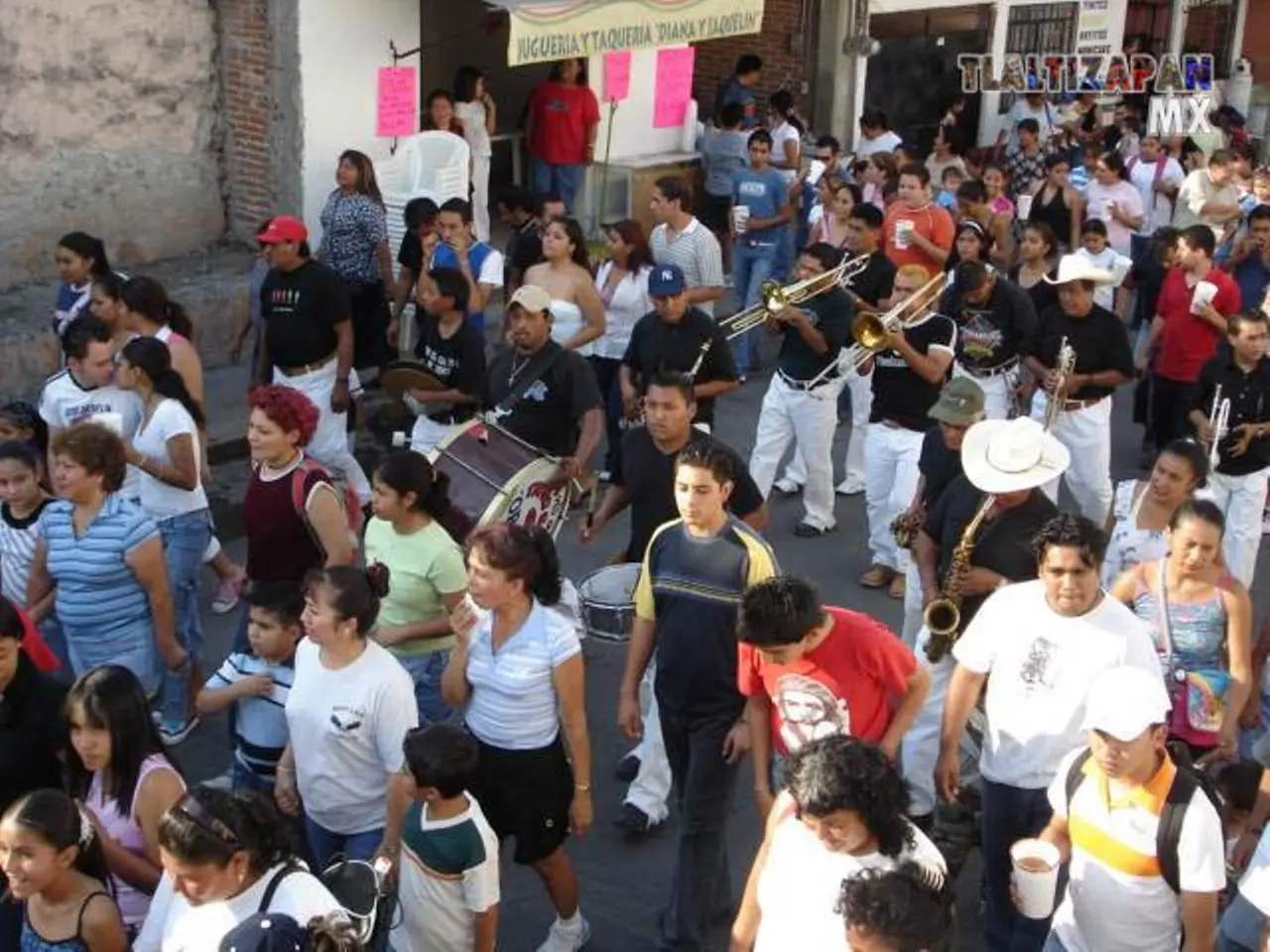 Banda tocando junto las viudas de Juan carnaval 2006